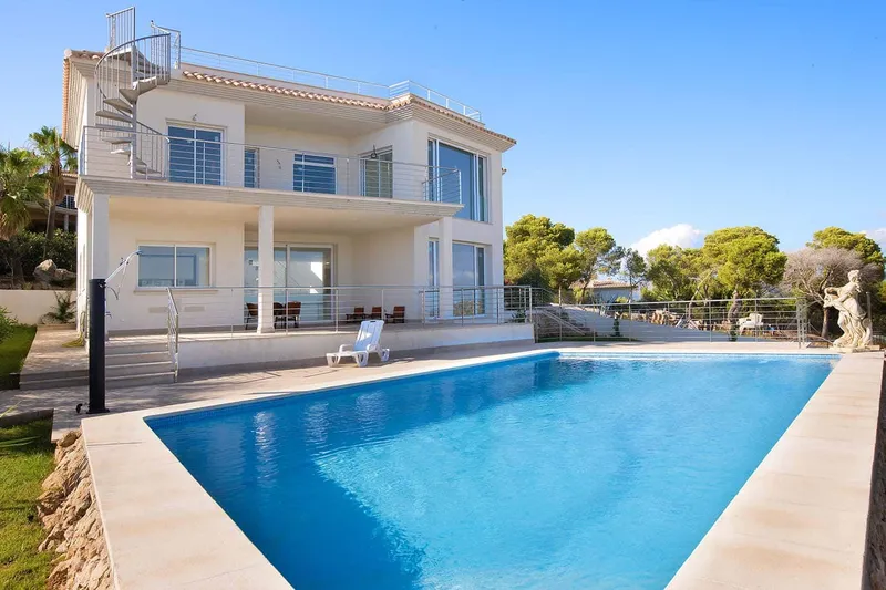 4-bedroom villa with stunning views for rent — photo 1