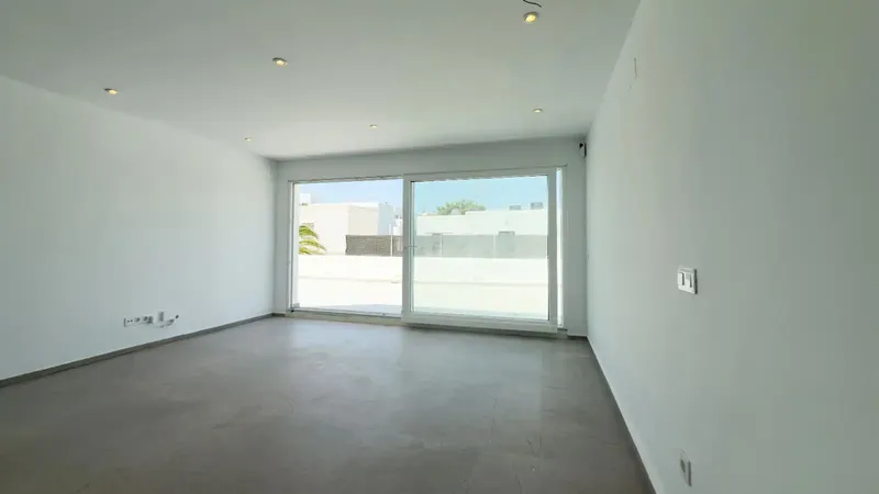 This 73 m2 penthouse in Cala D'Or is a stone's throw from the nearby turquoise coves and is distributed in 2 bedrooms, 1 bathroom with shower — photo 3