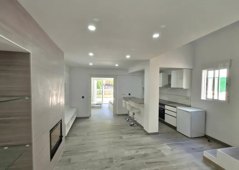 A few steps from the fine sandy beach of Peguera, this spacious townhouse presents a rare opportunity for those who want — photo 6