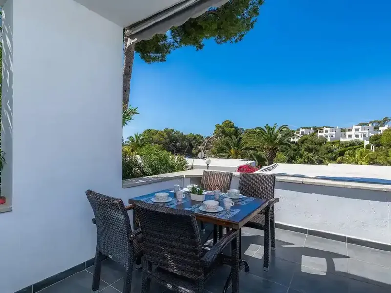 El Apartamento está situado en el corazón del pueblo de Cala D'Or, en la planta baja elevada de un complejo de apartamentos. El alojamiento  — photo 3