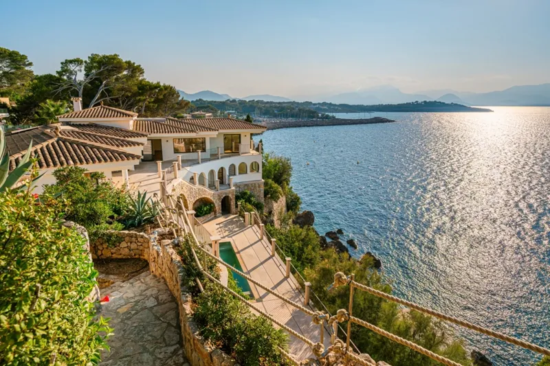 Mediterranean Waterfront Villa with Private Jetty, Pool & Holiday Rental Licence — photo 2