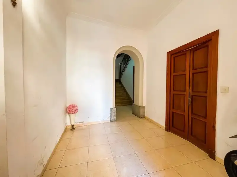 Located in the heart of Sóller, this charming townhouse offers endless possibilities for those seeking a renovation project — photo 1