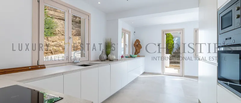 Refurbished villa in Son Vida with views over the golf course and partial sea views — photo 4