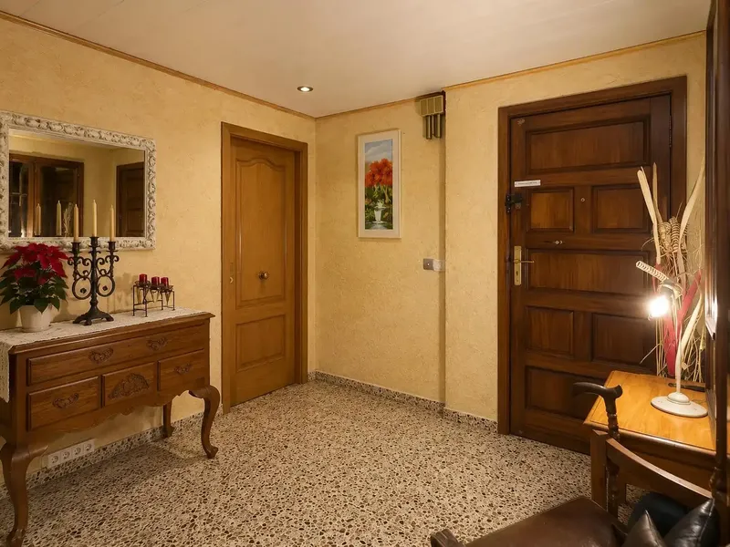 Apartment for sale in the Ponent area, Palma, an excellent opportunity for those seeking space, a large terrace and the possibility of pers — photo 4