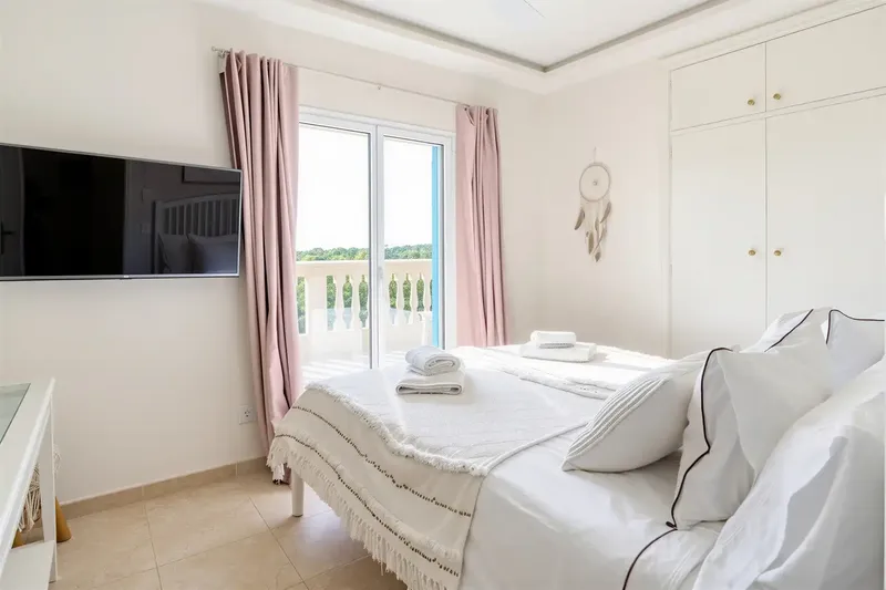 This exceptional villa in a privileged location in Cala Pi combines Mediterranean luxury, absolute privacy and a coveted holiday rental license — photo 9