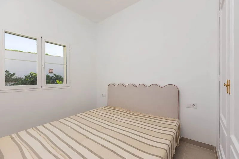 Spacious villa in a prime residential area — photo 10