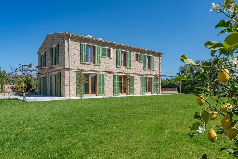 This impressive new villa will occupy a plot of about 15,000m2 with wonderful panoramic views of the surroundings and is offered for — photo 2