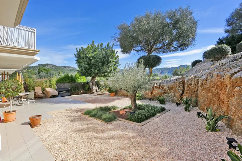 Beautiful and bright ground floor in a community with mountain views in Calvia village — photo 5