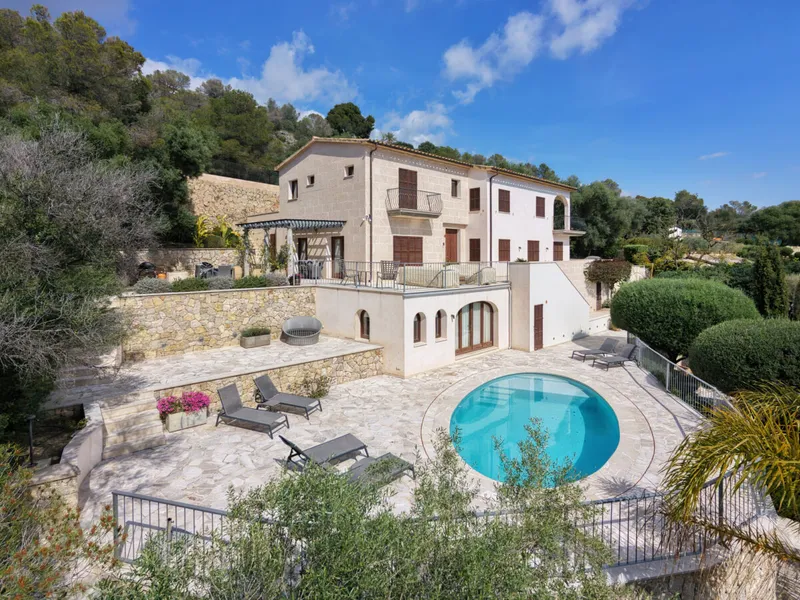 Five-bedroom coastal villa with rental licence in Genova — photo 3