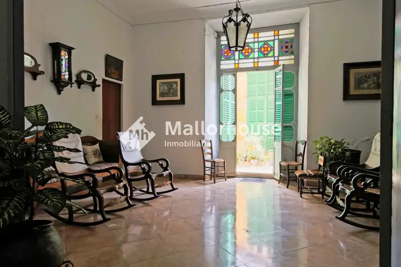 Impressive Mallorcan Townhouse in the Center of Manacor — photo 1