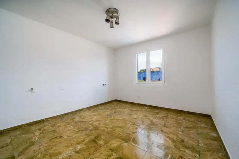 Piso en venta en Carrer Pilar Montaner — photo 6