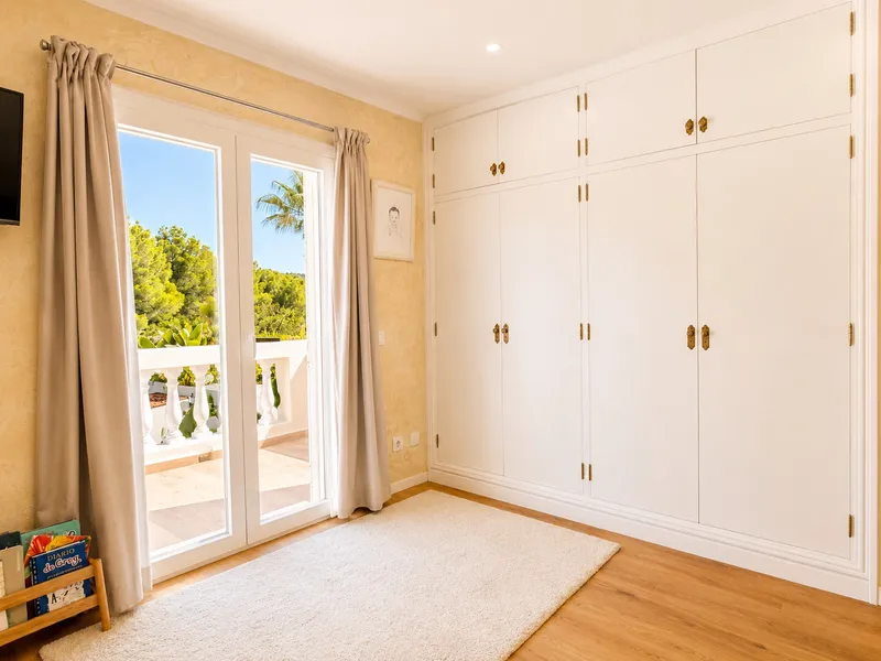 Fully refurbished villa for sale in Son Ferrer — photo 12