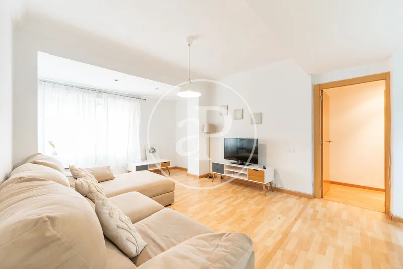 Two bedroom apartment in the Central Market of Valencia. — photo 9