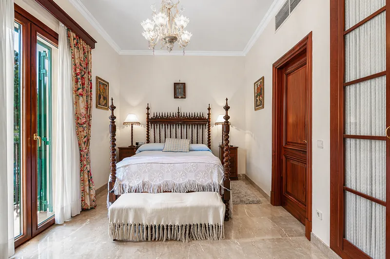Exclusive classic villa on the first sea line in Son Veri Nou — photo 12