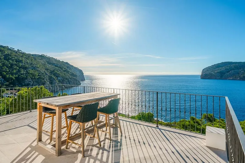 Luxurious Villa with Spectacular Sea Views and Holiday License in Camp de Mar — photo 1