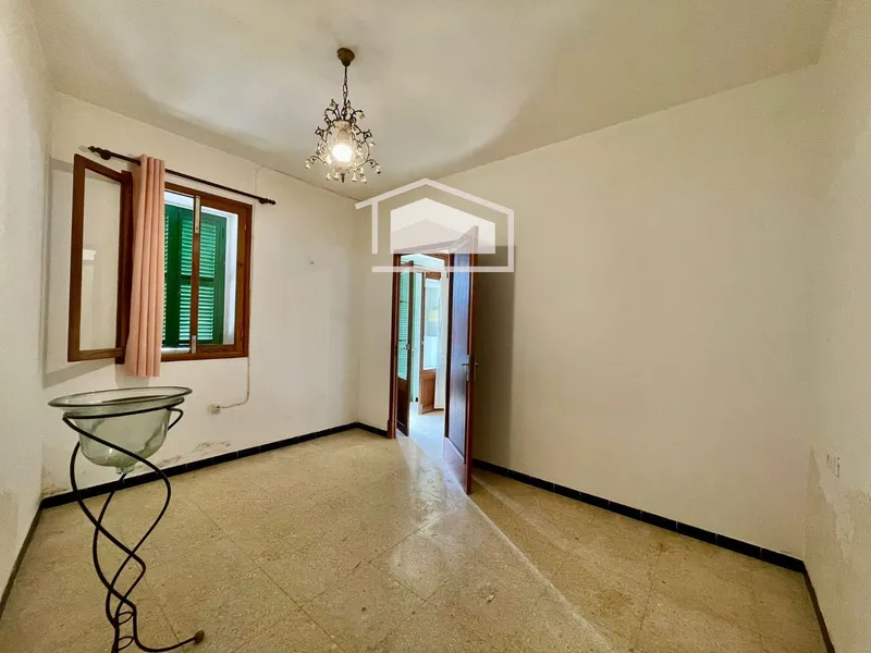 Village house with historic character and great renovation potential in Ses Salines — photo 4