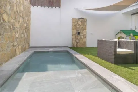 House — photo 1