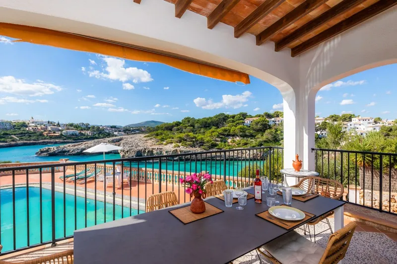 Impressive Cliffside Villa with Uninterrupted Views — photo 1