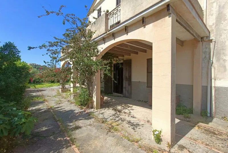 Estate of 140,000 square meters of land with dwelling — photo 1