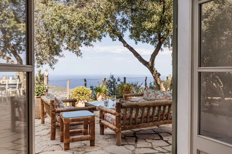 House with views — photo 1