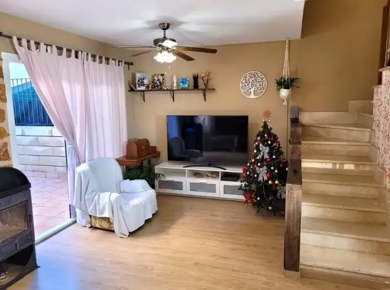 Beautiful triplex townhouse for sale in Vilafranca de Bonany, Ramón Llull street, with a total of about 170 m2 built, in a quiet area. — photo 1