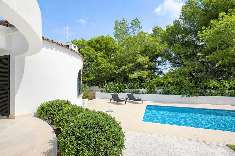 Charming Villa with Pool and Garden in a Prestigious Location in Santa Ponsa — photo 3