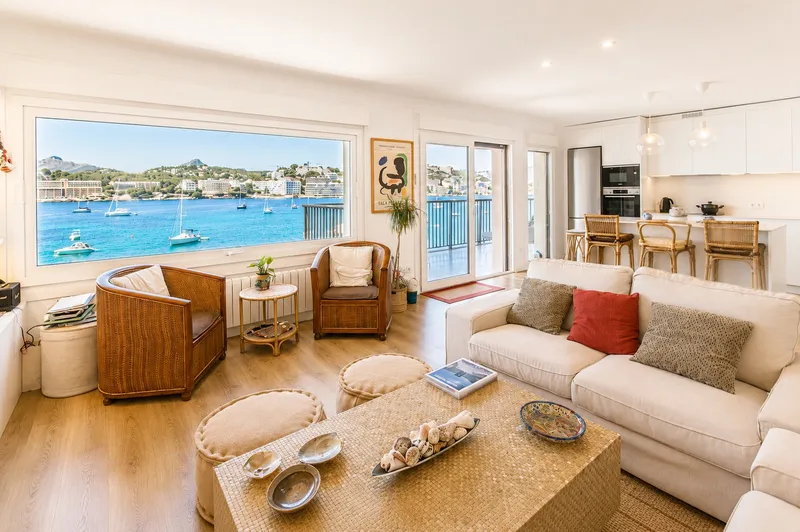 Renovated apartment on the seafront in Santa Ponsa — photo 3