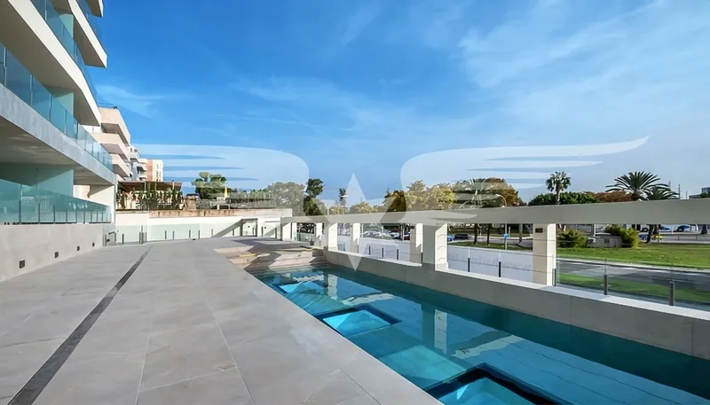 Luxury apartment with sea and harbor view — photo 1
