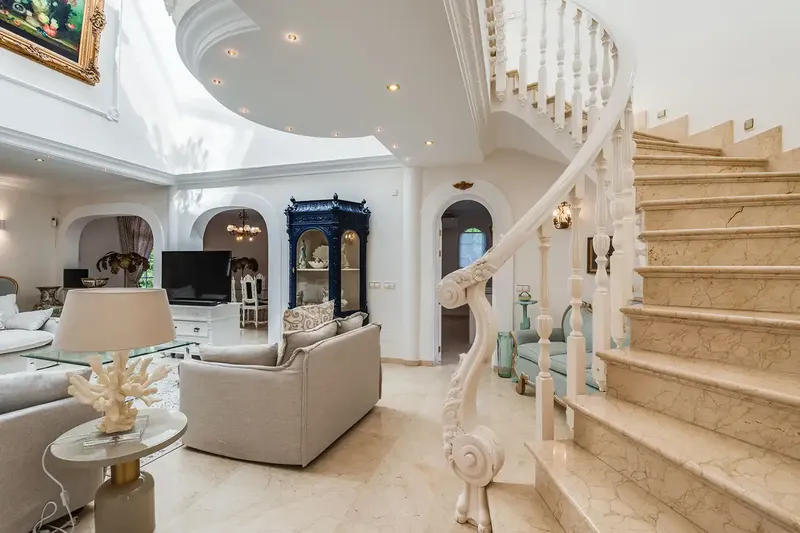 This beautiful villa in Cala Pi with Versace-style elements and a constructed area of approx. 490 m2 offers sea views over a gr — photo 12