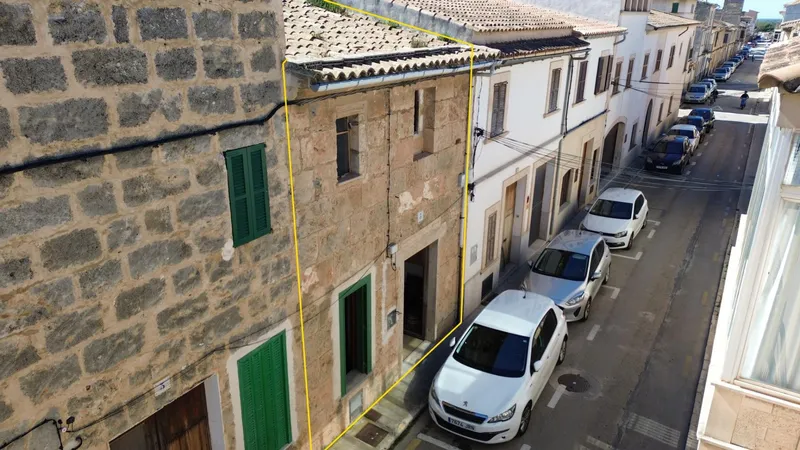 House to Renovate with Patio, Terrace and Basement in Llucmajor — photo 1