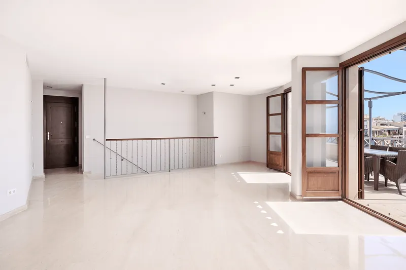 Long-term rental: Penthouse with terrace and sea views in Palma — photo 10