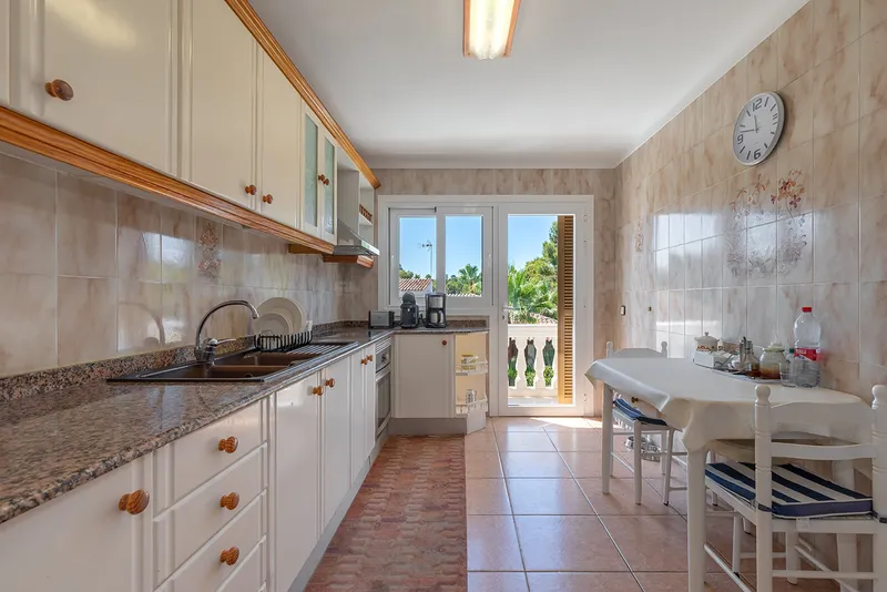 Villa in Santa Ponsa - View of the Mediterranean villa with pool — photo 6