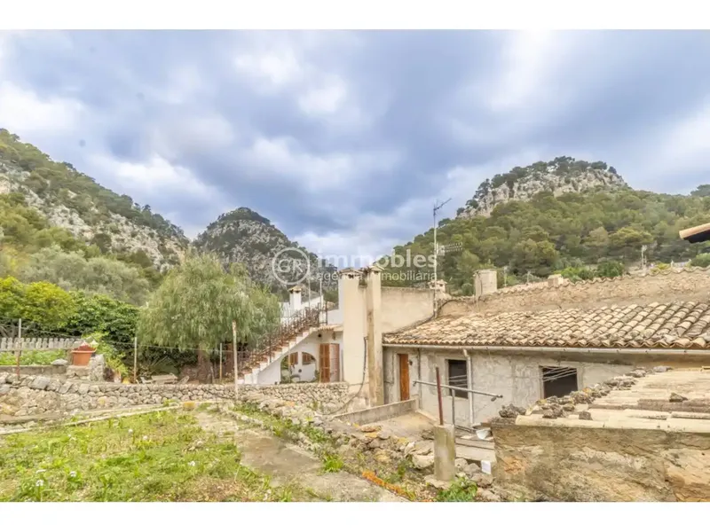 Charming house with large garden for sale in the municipality of Caimari — photo 1