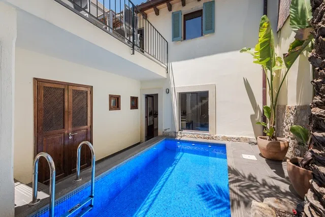 Elegant town house with rental license for sale in Pollensa's historic Old Town, North Mallorca — photo 1