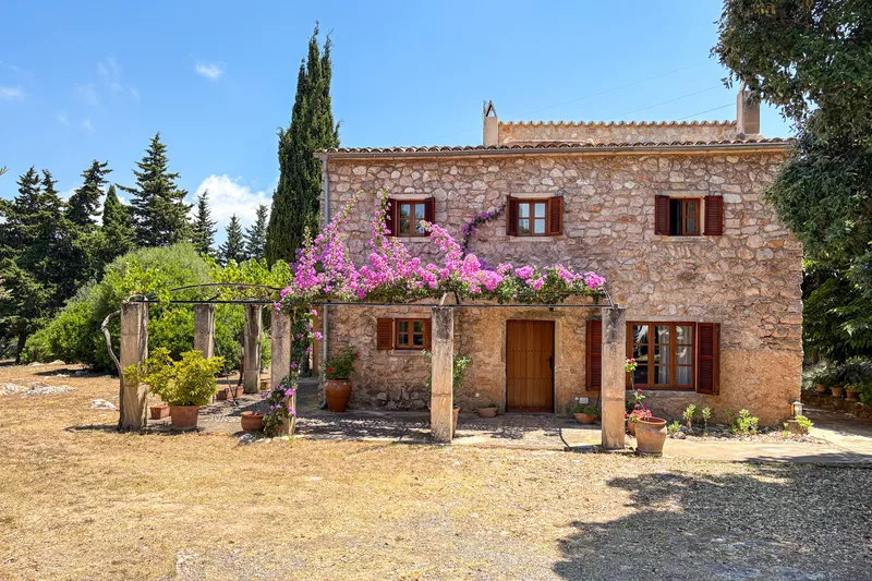 Authentic Mallorcan finca with 2 bedrooms, terraces and a large plot — photo 2