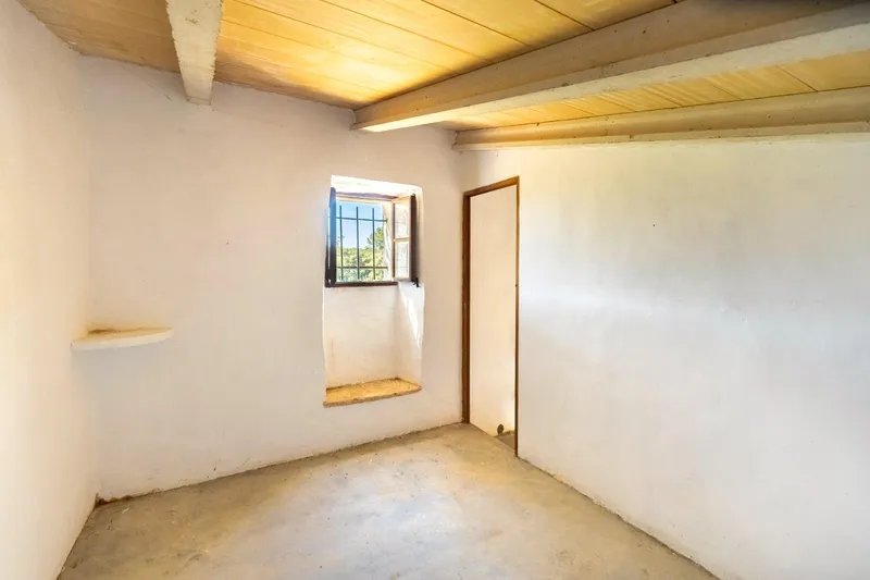 Rustic estate of 15,500 m² with centenary house and great potential — photo 10
