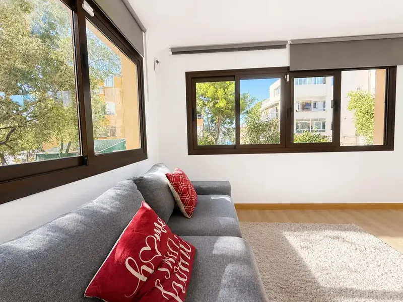 Just a few steps from the sea, in a residential and quiet area of Magaluf, this bright and fully renovated home is located — photo 9