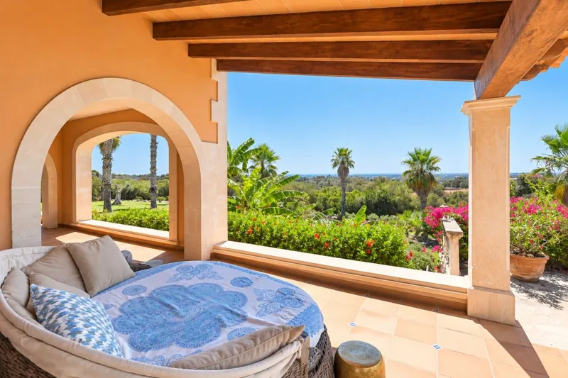 Spacious and bright Mediterranean-style country house, featuring pleasant terraces, [...] — photo 6