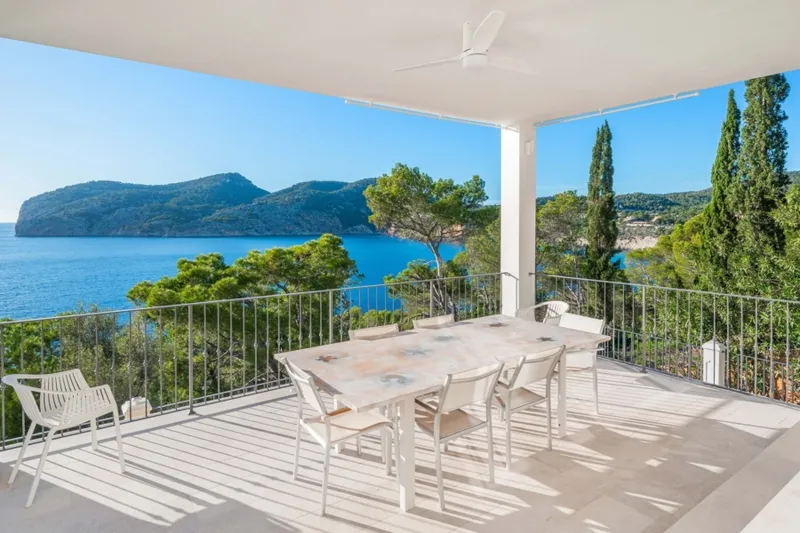Luxurious Villa with Spectacular Sea Views and Holiday License in Camp de Mar — photo 3