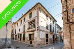 Exclusive Manor House in the Heart of Soller with Garage and Patio — photo 1