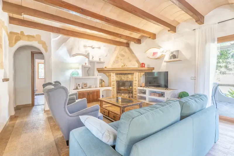 This charming finca embodies the original feeling of Mallorca: tranquility, nature, privacy and plenty of space to live — photo 7