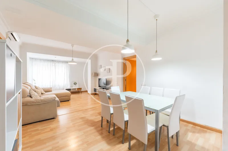 Two bedroom apartment in the Central Market of Valencia. — photo 3