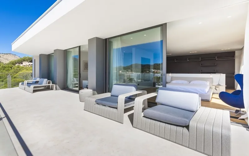 Holiday and seasonal rental: Villa with sea access in Camp de Mar — photo 12