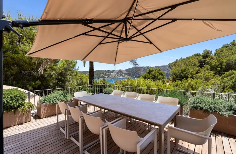 Elegant finca-style villa with sea views and renovation potential — photo 9