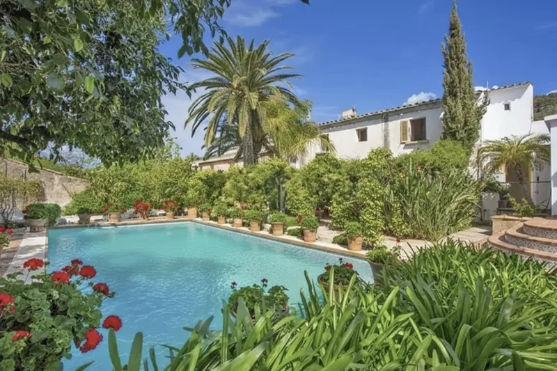 Huge Villa for Sale in Calvia Pueblo with a lot of Investment Potential — photo 2