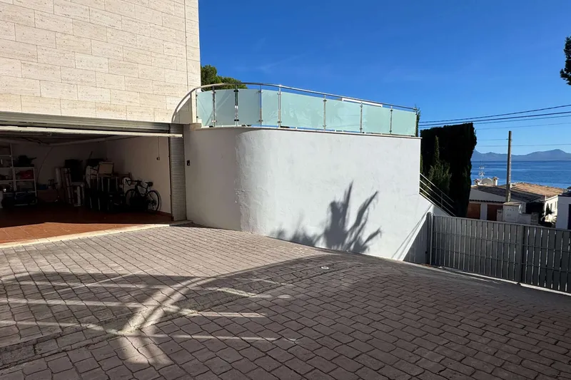Mediterranean villa on the second sea line with sea access, near golf course and holiday rental license, Ref. 9916 — photo 12