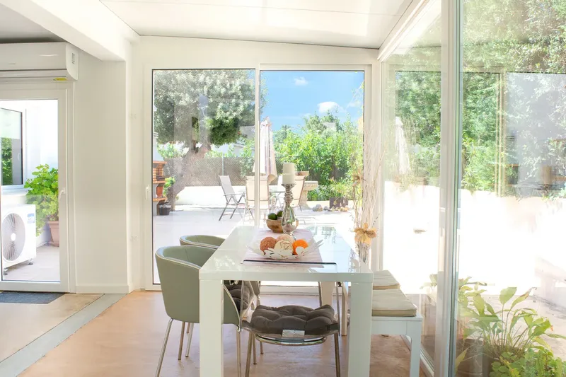 Modern detached house with pool, conservatory and roof terrace in a quiet residential area — photo 8