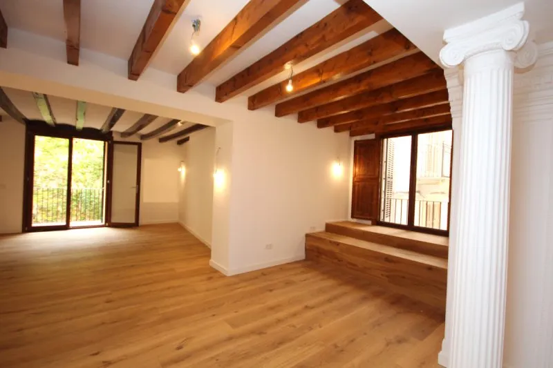 21039L - Piso con Patio en Casa Señorial del Casco Antiguo-Palma — photo 1