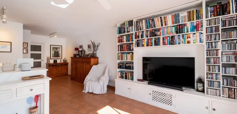 Townhouse for rent in Ses Salines with terrace and fireplace — photo 9