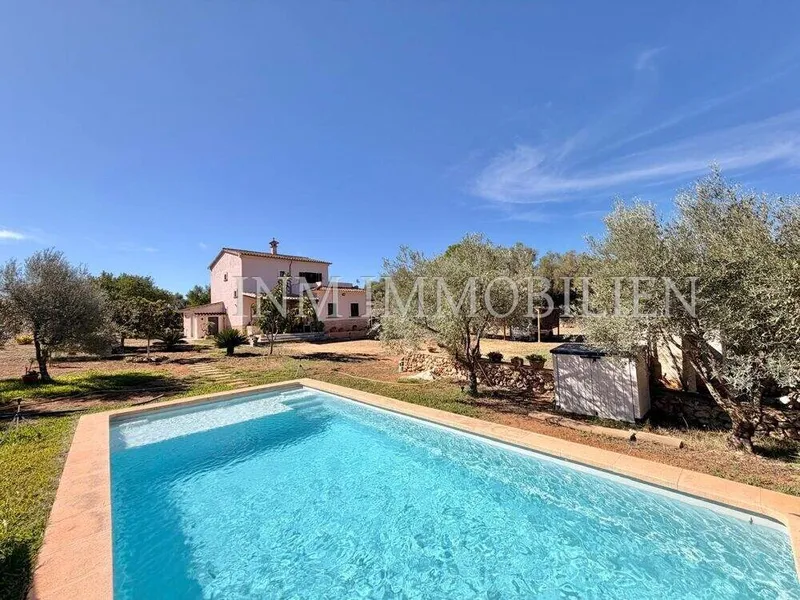 14.700m² Finca mit 6 Zimmern, Pool und Gästehaus zu kaufen — photo 1